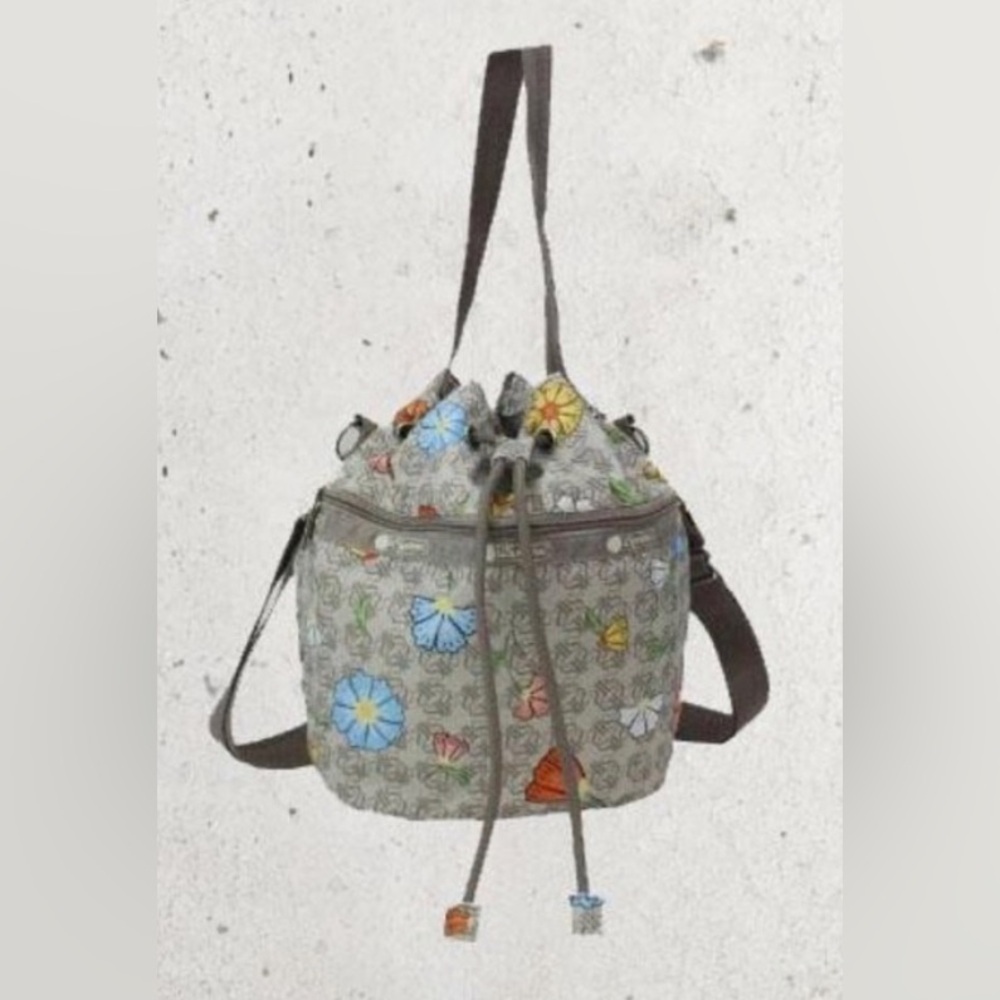 ✨NEW✨ Lesportsac Drawstring Bucket Bag Monogram Floral